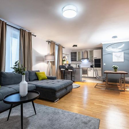 Live Centrally In A Spacious And Modern Apartment In Вена Экстерьер фото