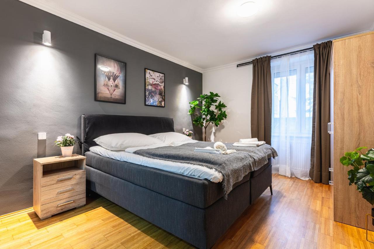 Live Centrally In A Spacious And Modern Apartment In Вена Экстерьер фото