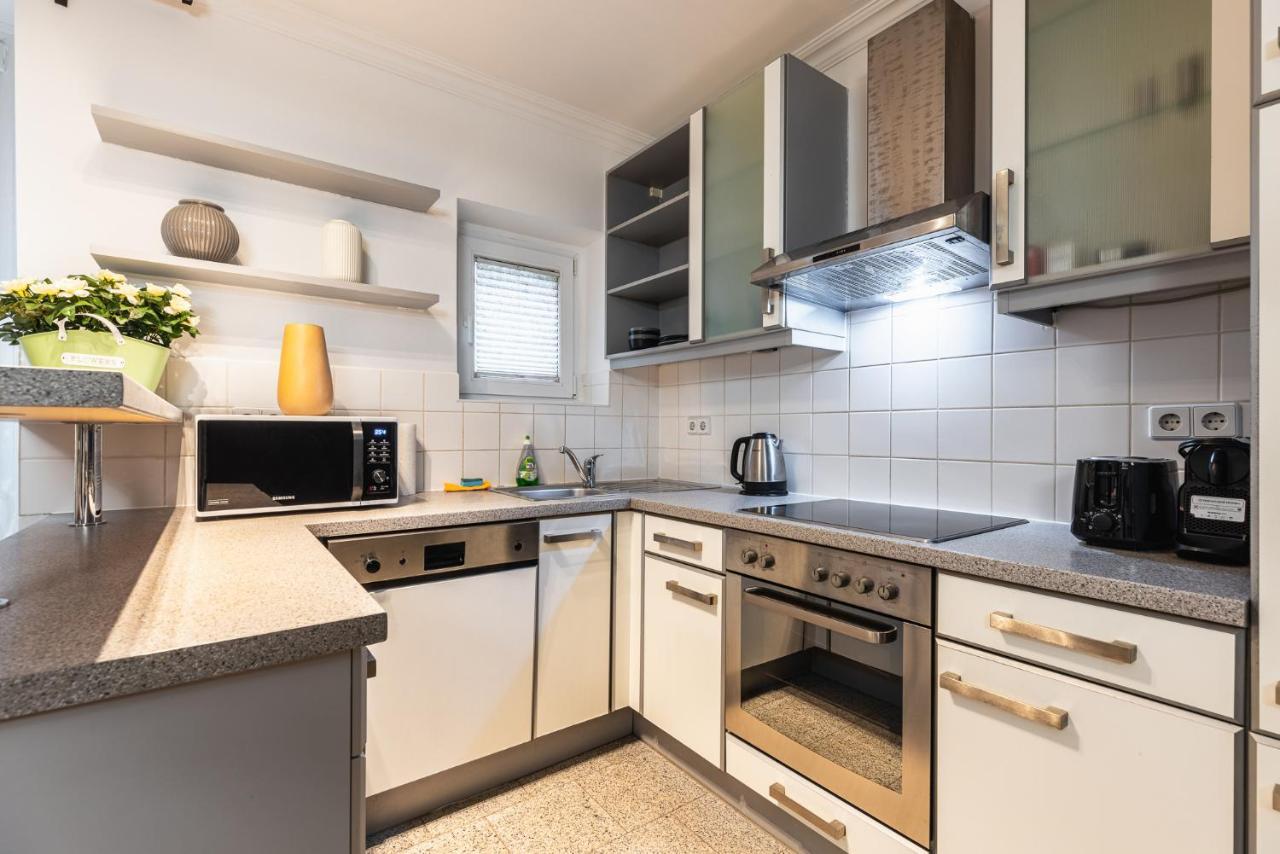 Live Centrally In A Spacious And Modern Apartment In Вена Экстерьер фото