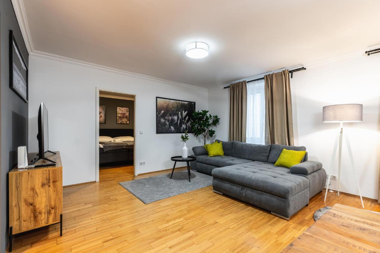 Live Centrally In A Spacious And Modern Apartment In Вена Экстерьер фото