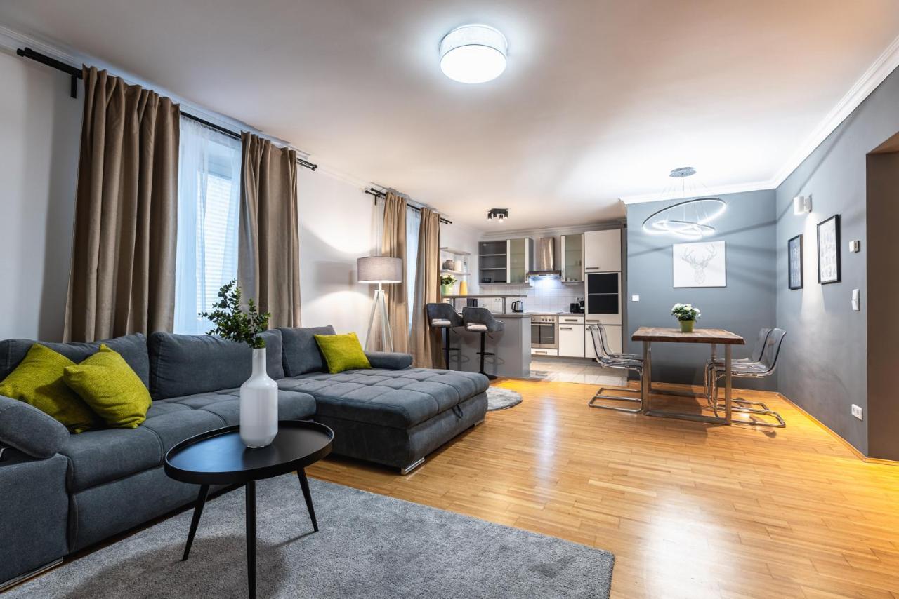 Live Centrally In A Spacious And Modern Apartment In Вена Экстерьер фото