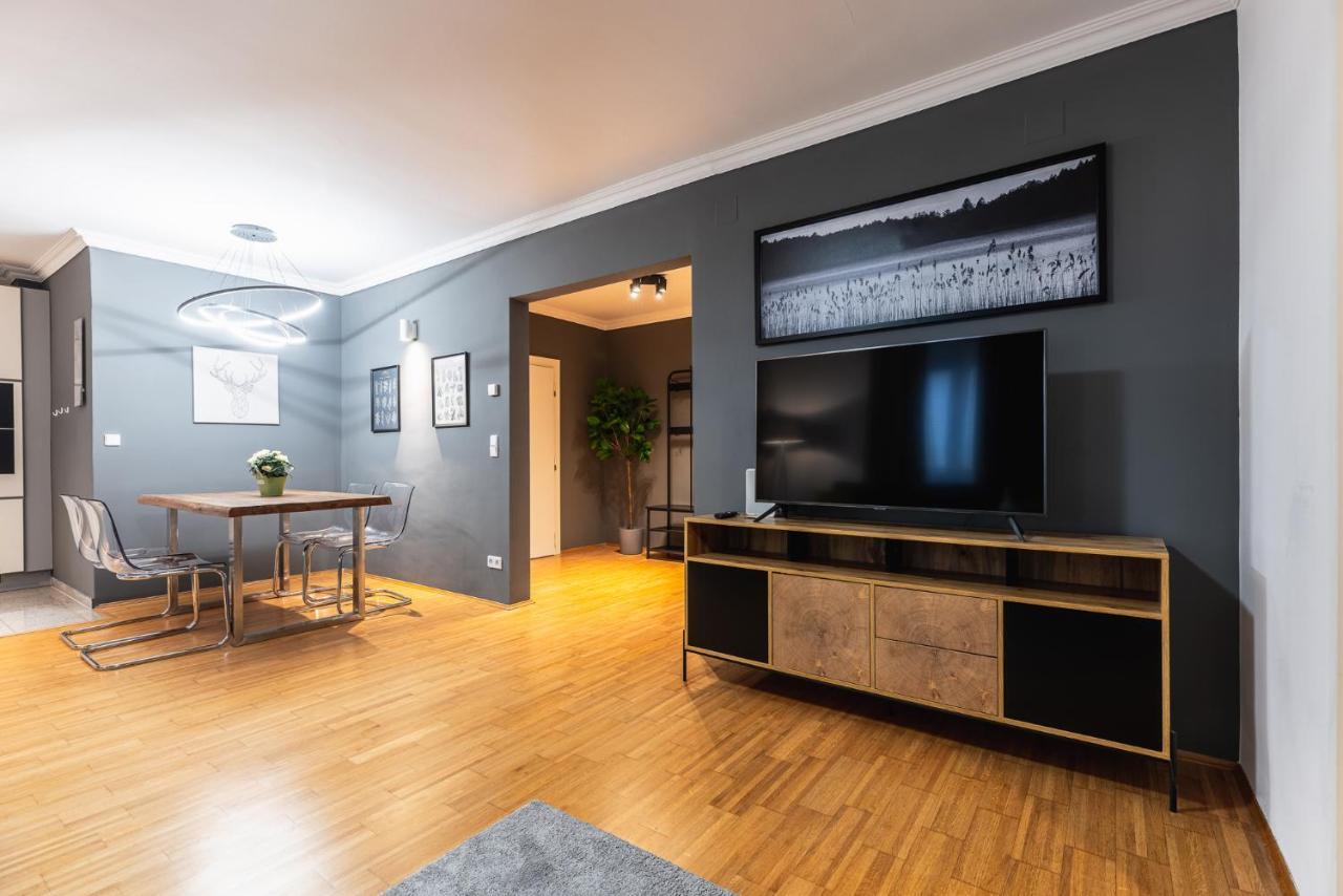 Live Centrally In A Spacious And Modern Apartment In Вена Экстерьер фото
