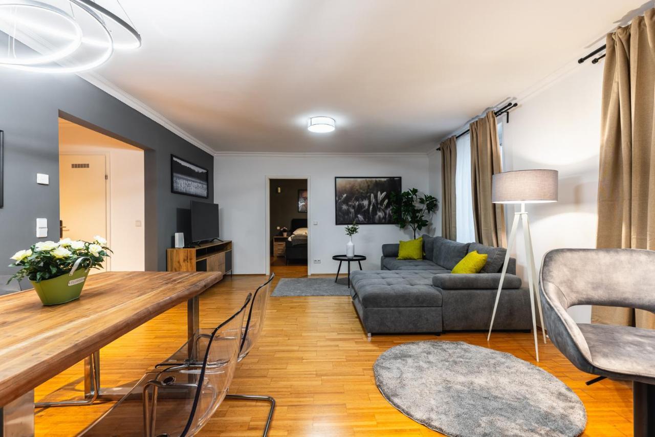 Live Centrally In A Spacious And Modern Apartment In Вена Экстерьер фото