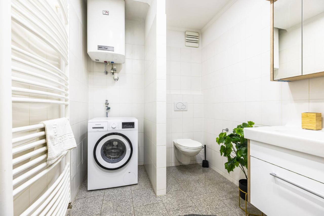 Live Centrally In A Spacious And Modern Apartment In Вена Экстерьер фото